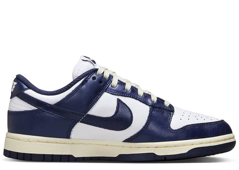 Womens navy nike on sale sneakers