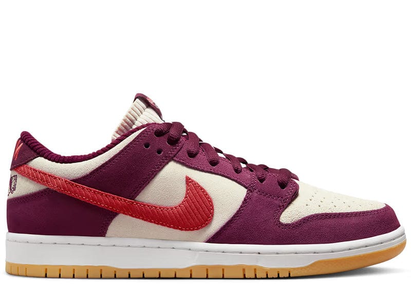靴 NIKE SB DUNK LOW Red Plum 27.5 Nike SB Dunk Low Skate Like a Girl – Court Order