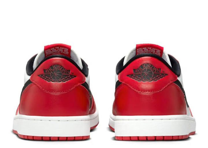 AIR JORDAN 1 RETRO LOW OG シカゴ Air Jordan 1 Retro Low OG Chicago (2025) – Court Order