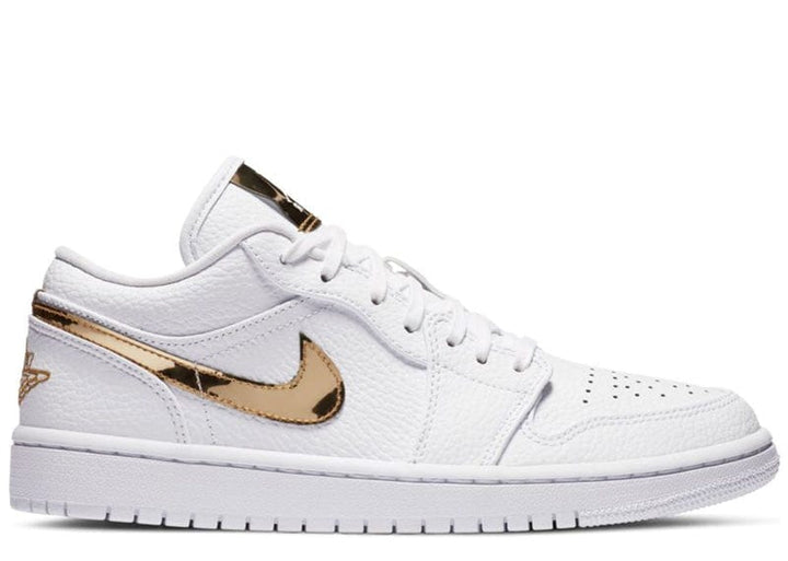 靴 NIKE Women's AIR JORDAN 1 LOW WHITE GOLD Jordan 1 Low White Metallic Gold (Women's) – Court Order