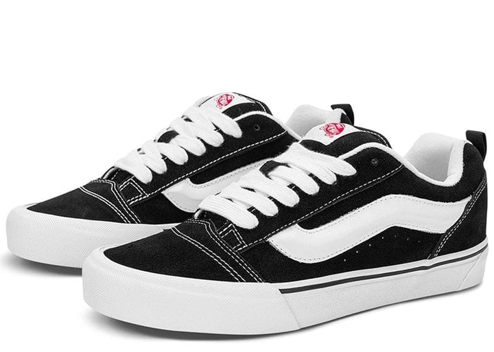 スケートボード Vans Knu Skool Black/True White 11.0 Vans Knu Skool Black White – Court Order
